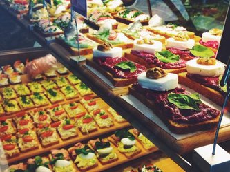 5 Sisters chlebicky Praha Prague