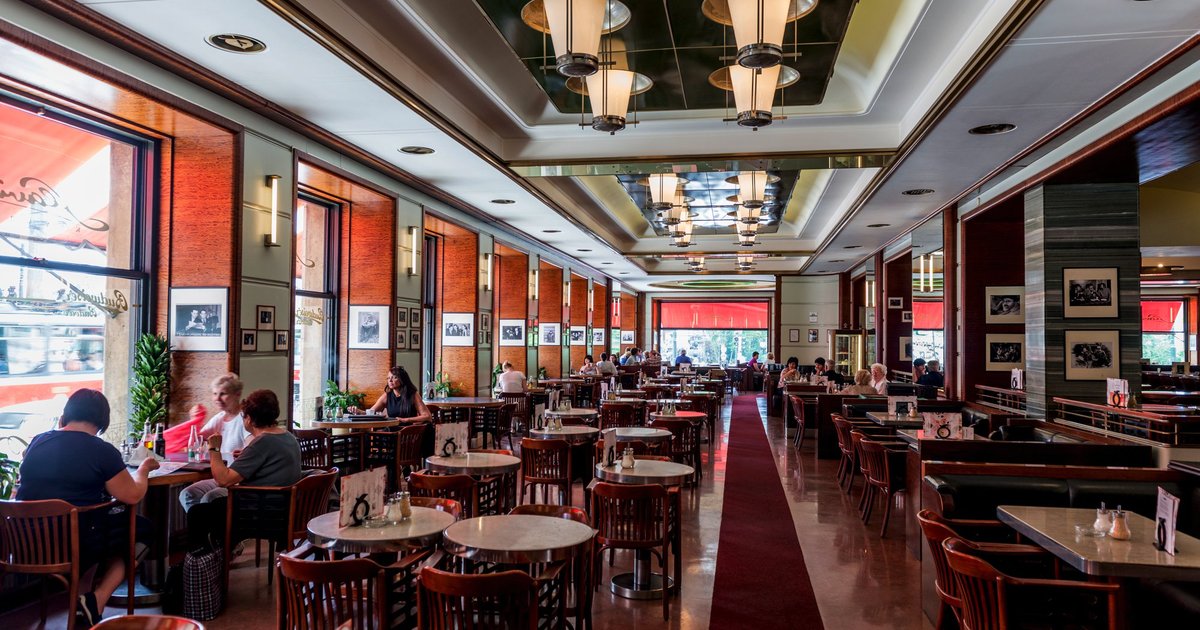 Café Slavia | Avantgarde Prague