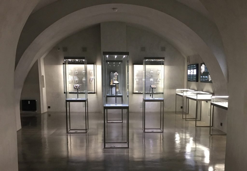 3 Muzeum ceskeho granatu Prague
