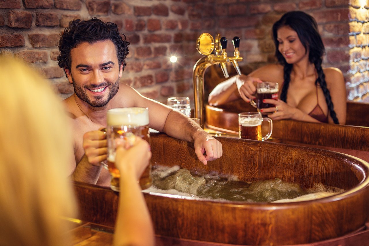 Original Beer Spa Relax In Oak Tubs