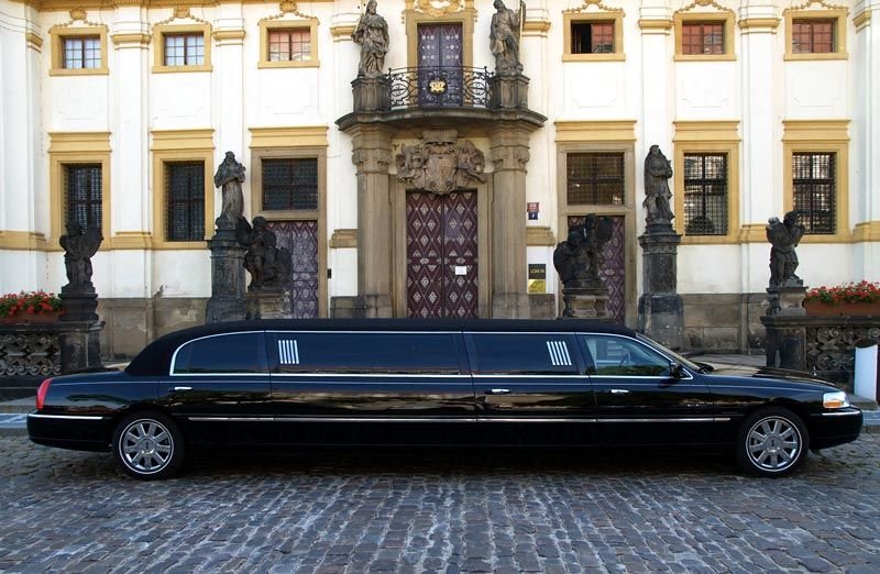 prague lincoln limousine transfer intramuros
