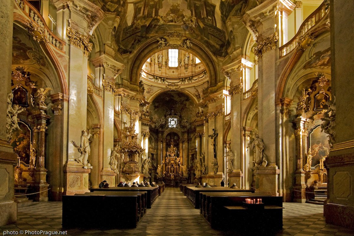 8 Saint Nicolas in Mala Strana Prague