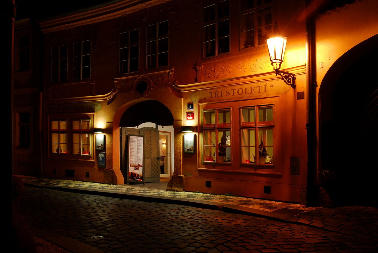 2 Tri stoleti Prague